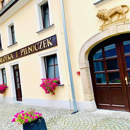Apartament W Samym Sercu Miasta Z Darmowym Parkingiem Pod Zlotym Lwem -Hotel VI Kłodzko Buitenkant foto