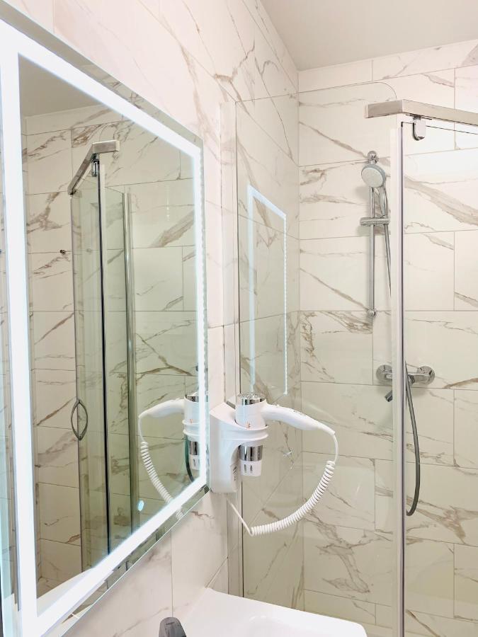 Apartament W Samym Sercu Miasta Z Darmowym Parkingiem Pod Zlotym Lwem -Hotel VI Kłodzko Buitenkant foto