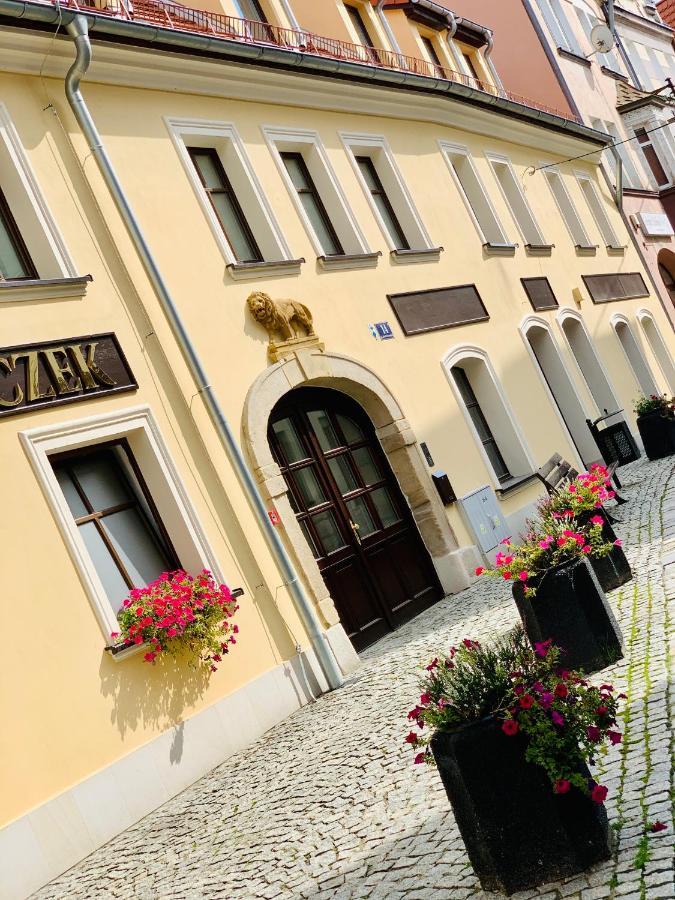 Apartament W Samym Sercu Miasta Z Darmowym Parkingiem Pod Zlotym Lwem -Hotel VI Kłodzko Buitenkant foto