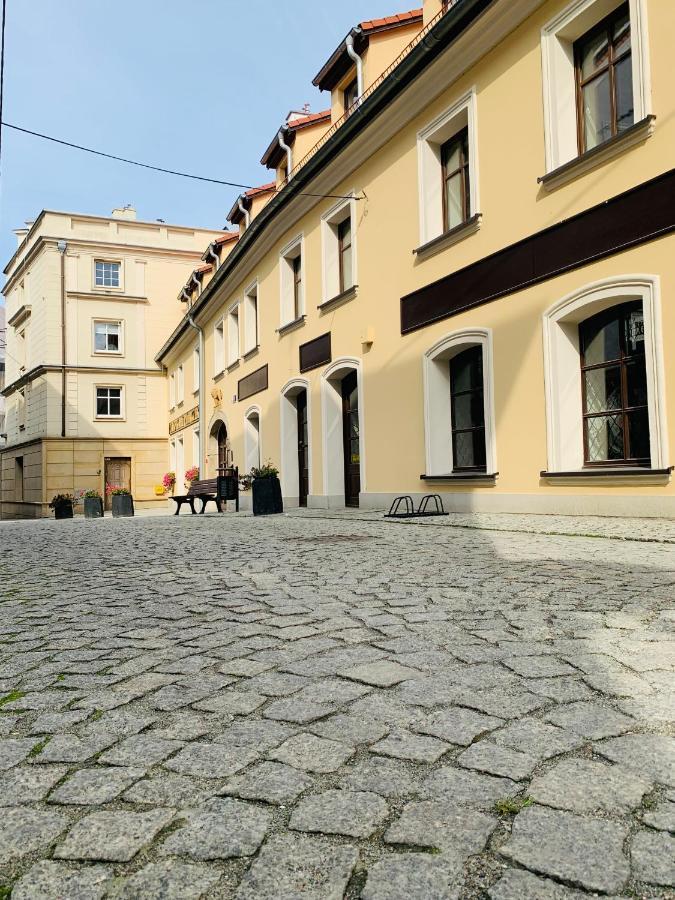 Apartament W Samym Sercu Miasta Z Darmowym Parkingiem Pod Zlotym Lwem -Hotel VI Kłodzko Buitenkant foto